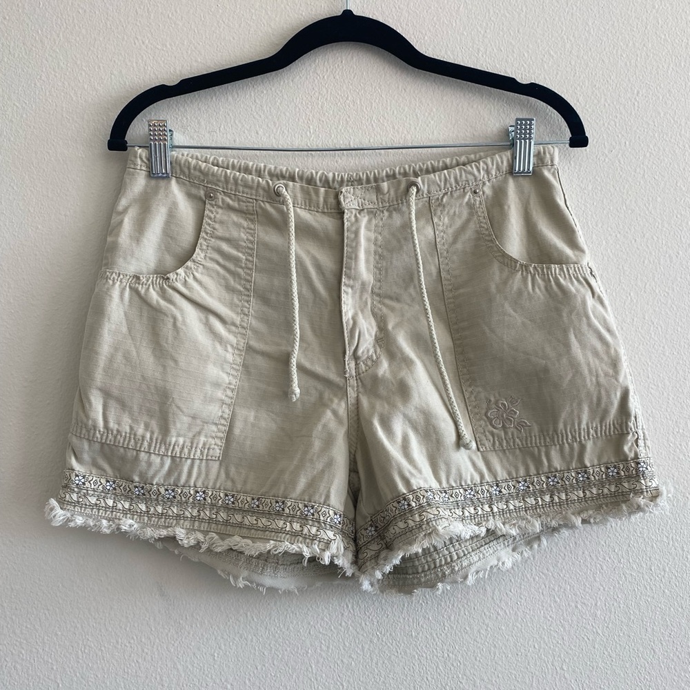 Vintage Jordache Shorts - Tan with embroidery - Size 9/10